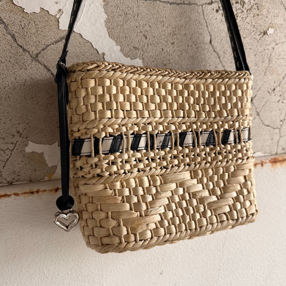 Brighton Crossbody Bag Woven Straw Purse Leather Trim Heart Charm Coastal Boho - Picture 5 of 13